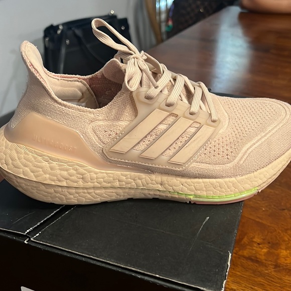 adidas gazelle silver green womens Adidas Ultraboost Light Women Running Shoes Pink/Red/Wonder Blue – Mike  Sport Iraq